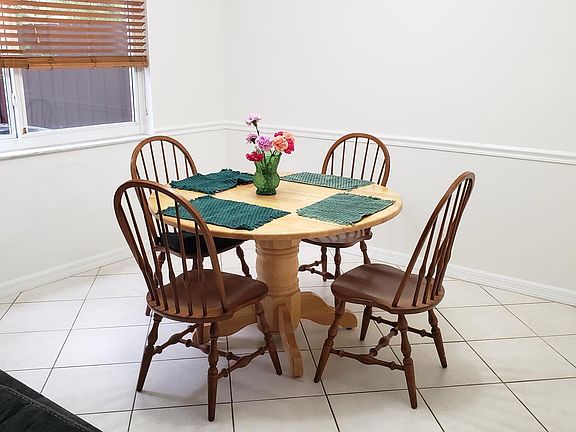 3rd image of 5191 Meadow Oaks Drive