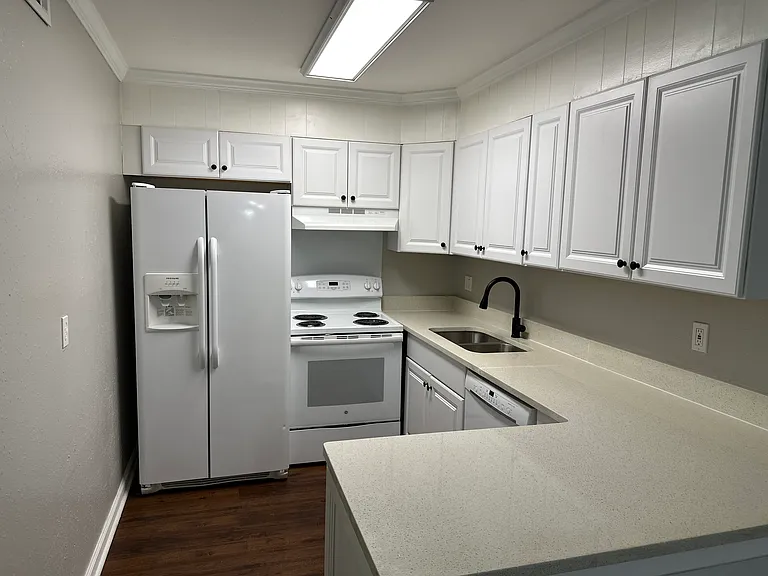 900 Mountain Creek Rd #Q284 — Photo 3