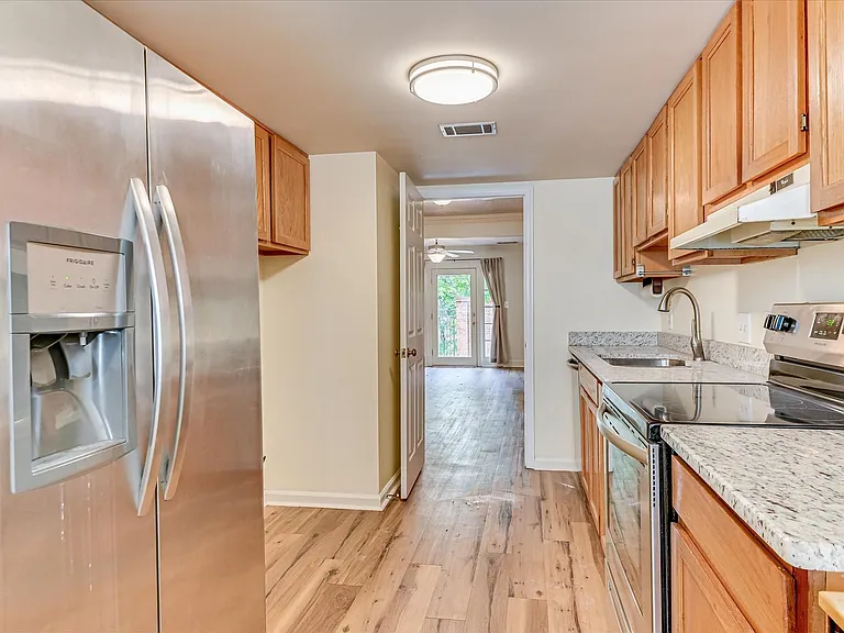 407 Folkstone Cir — Photo 20