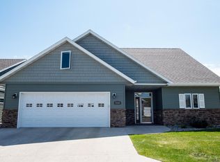 4326 Redwood Ln S, Fargo, ND 58104