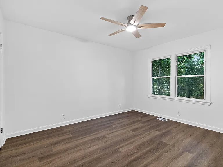 2036 McPherson Dr — Photo 12