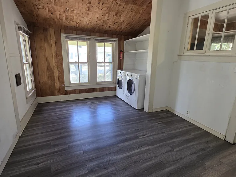 310 E Noble Ave — Photo 14