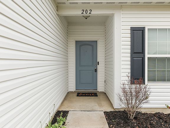 4th image of 202 Longleaf Ln