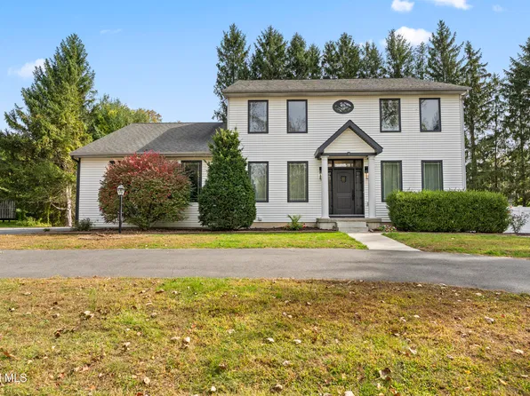 1 Pinecrest Drive, Niskayuna, NY 12309