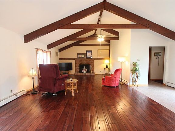 3rd image of 1118 Meadowbrook Dr