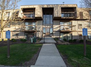 9610 Cove Dr UNIT B20, North Royalton, OH 44133