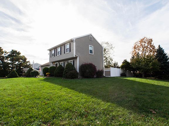 3rd image of 2211 Oak Knoll Dr