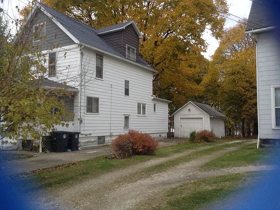 2nd image of 153 Roswell St