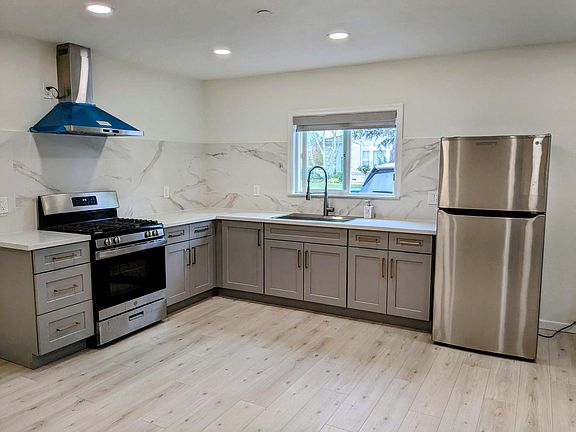 2nd image of 10513 Glencoe Dr