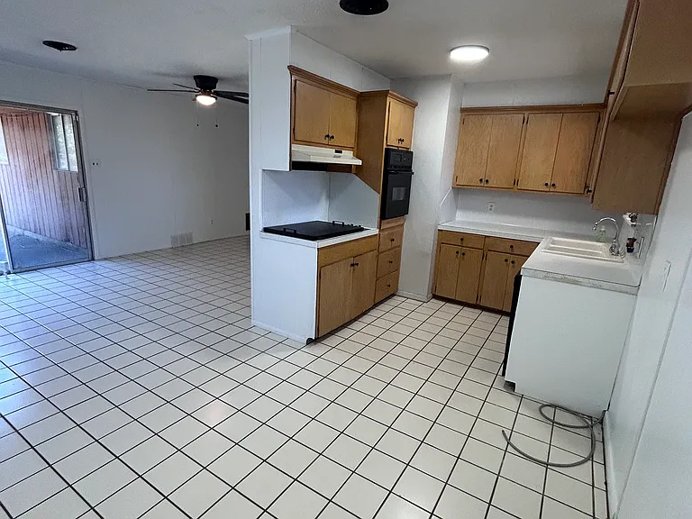 4902 Branscomb Dr — Photo 4