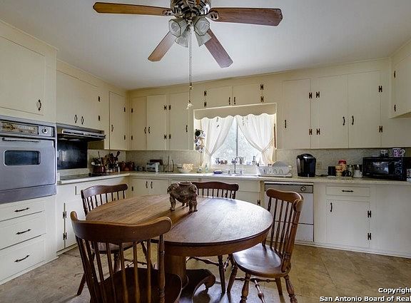 5th image of 1467 E Kingsbury St