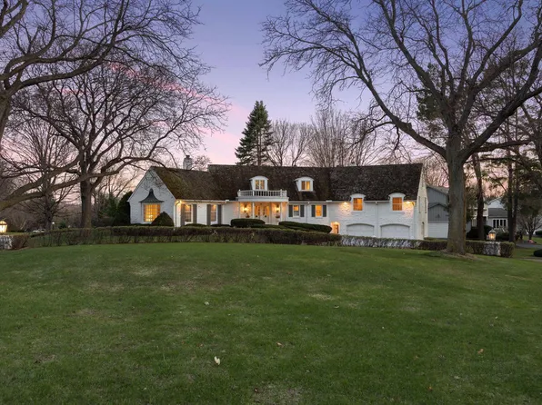 668 Woodridge Dr, Mendota Heights, MN 55118
