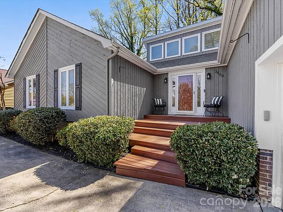 2nd image of 3489 Lake Shore Rd S