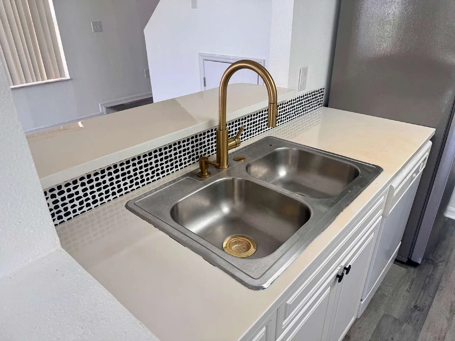 3 bed, 2.0 bath, $1,950 — Photo 2