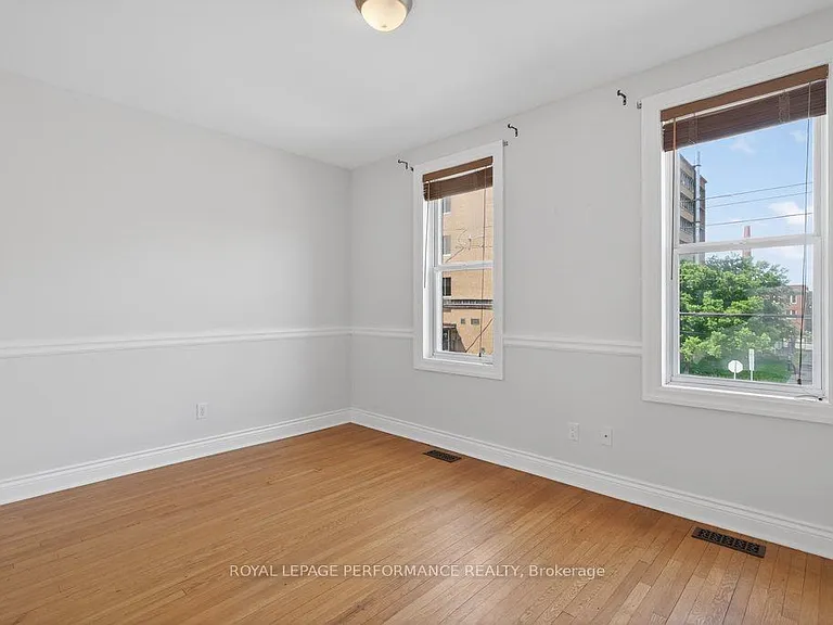 313 Lebreton St S — Photo 27