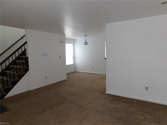 4th image of 1006 Cherry Creek Dr
