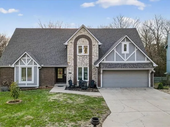 3695 SW Kimstin Cir, Blue Springs, MO 64015