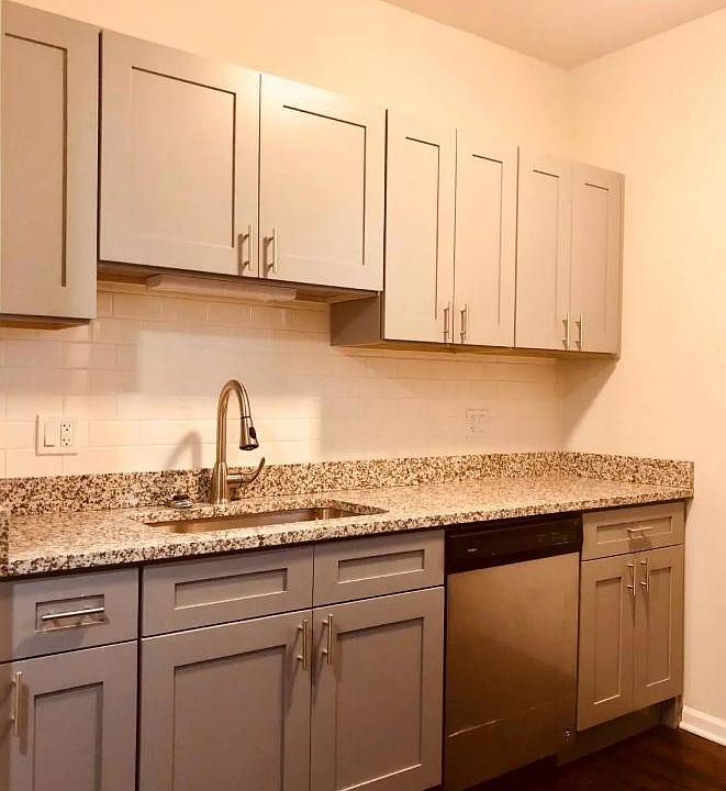 1st image of 4624 S Lake Park Ave APT 3W