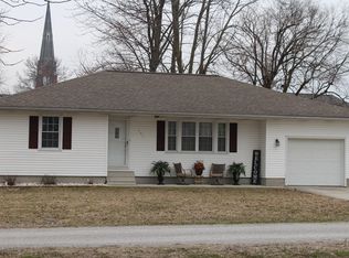 904 Eldon St, Bartelso, IL 62218