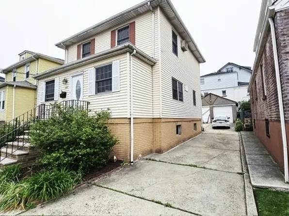 372 9th St, Fairview, NJ 07022