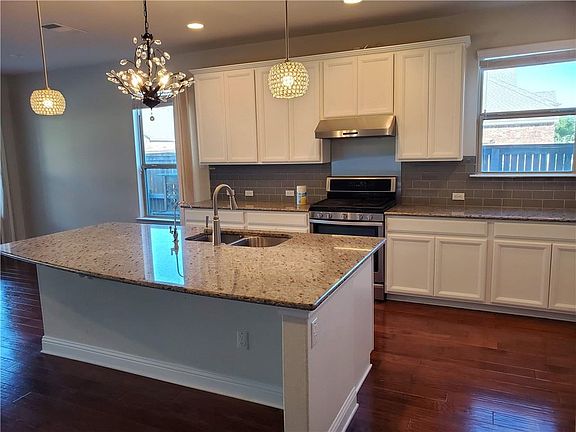 5th image of 3322 De Torres Cir