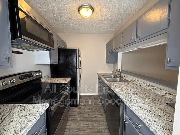 3rd image of 1307 Cactus Ave #4A