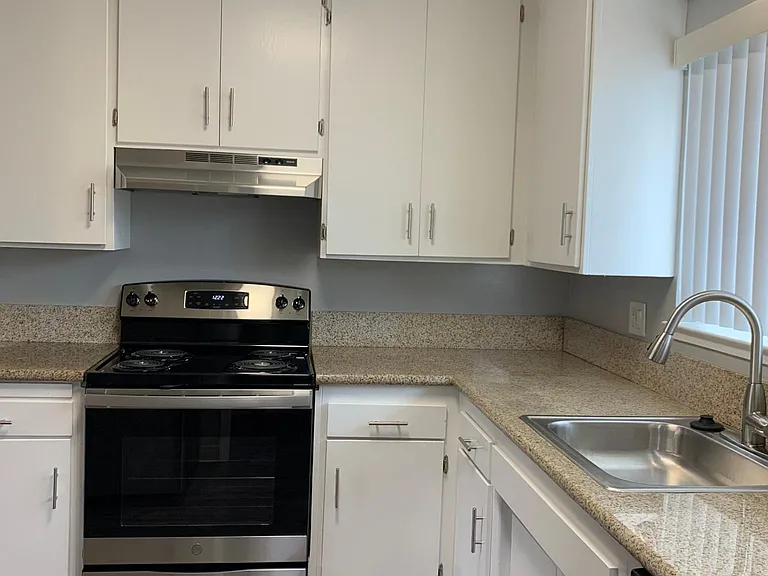 415 Acalanes Apartments — Photo 8