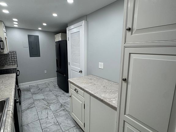 4th image of 119 W Broad St APT 2