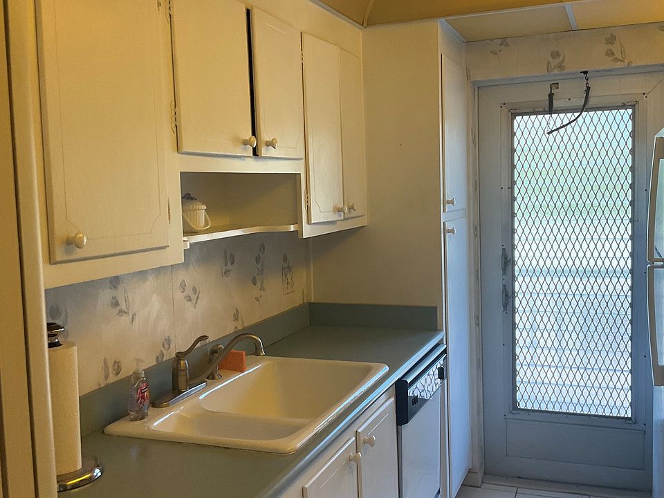 Ample storage and well supplied cooking/serving needs