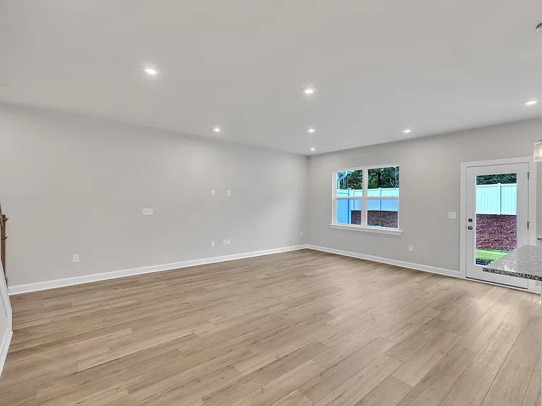 804 Montague Ave — Photo 11