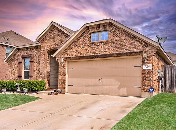 3rd image of 524 Crown Oaks Dr