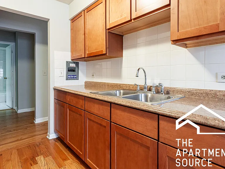 512 W Briar Pl #209 — Photo 7