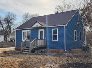 406 S 1st St, Marshall, MN 56258