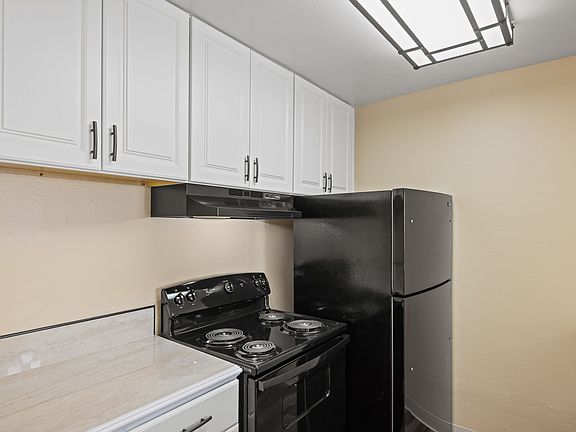 2nd image of 1129 1st St #E9aaab3bd
