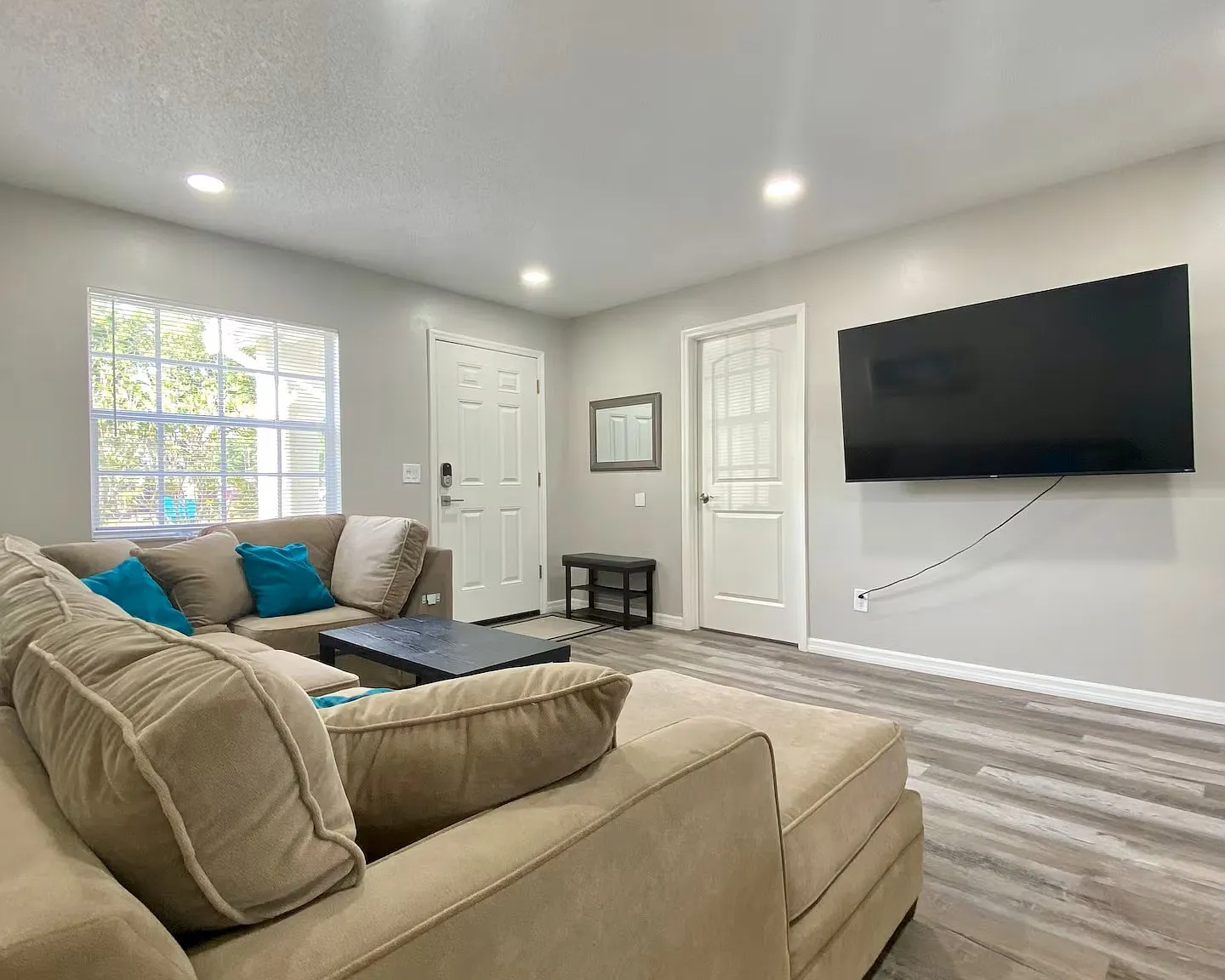 4 bed, 1738 sqft, $4,000 — Photo 4
