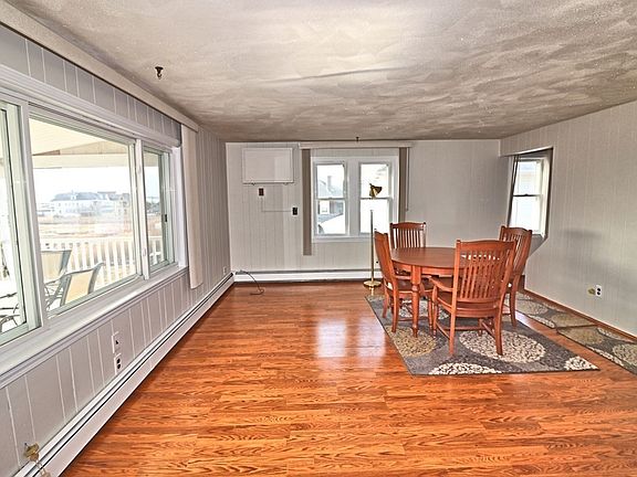 2nd image of 34 Sunnyside Ave #2