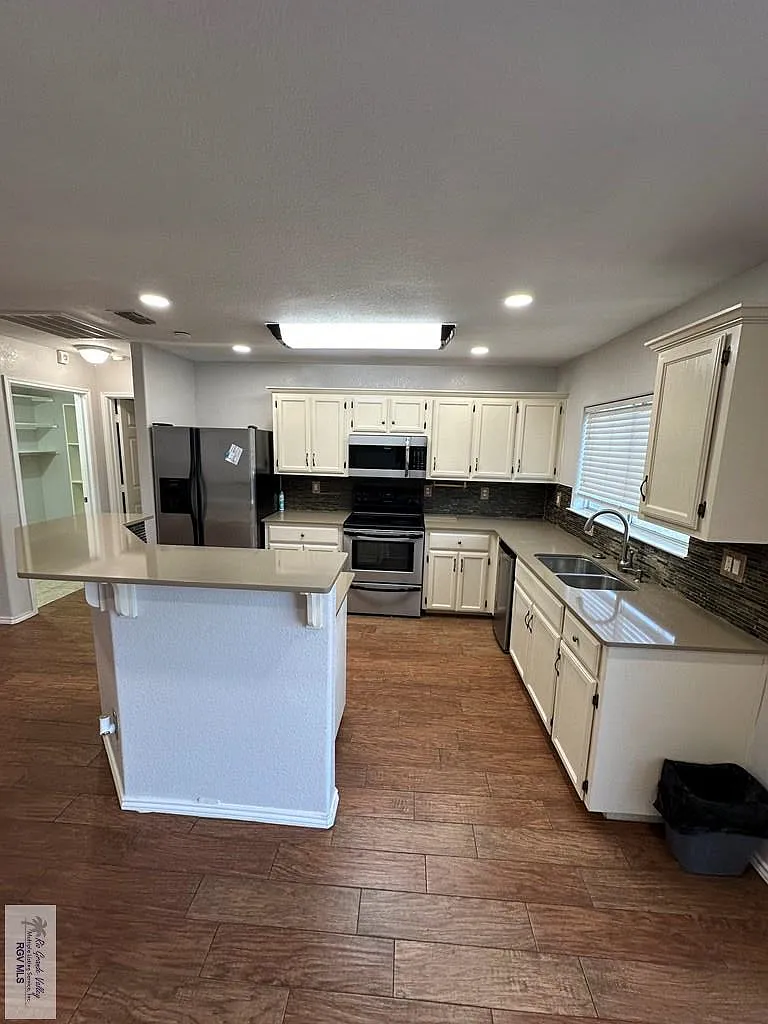 3 bed, 2.0 bath, 1396 sqft, $1,650 — Photo 4