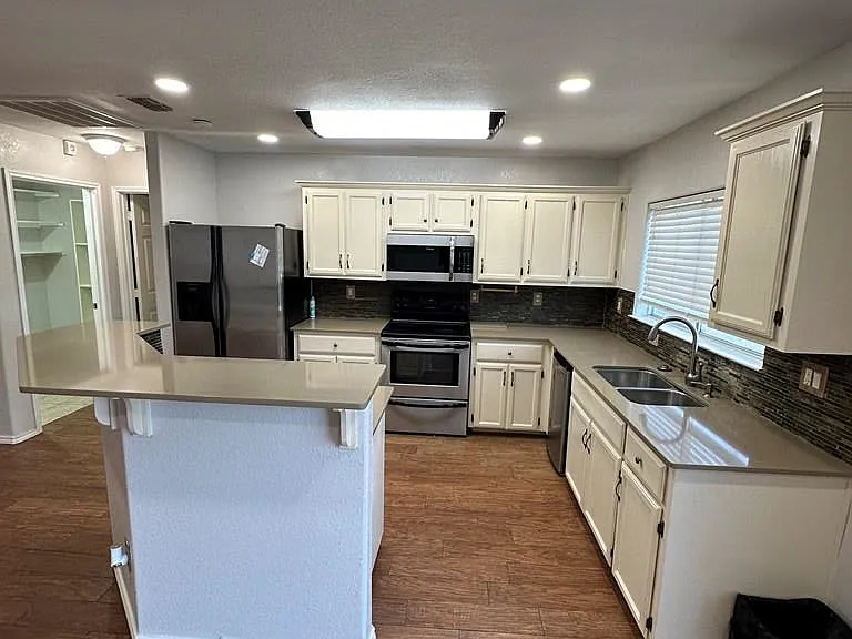 113 Park Ln E — Photo 4