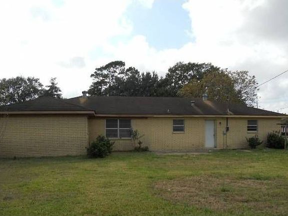 2nd image of 303 Alamo St