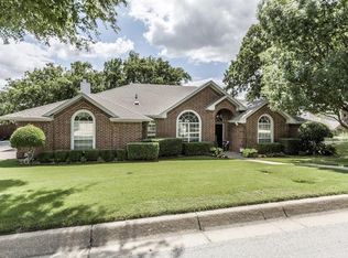 808 Shady Glen Ct, Fort Worth, TX 76120
