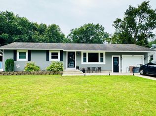 395 Aue Rd, Norton Shores, MI 49441