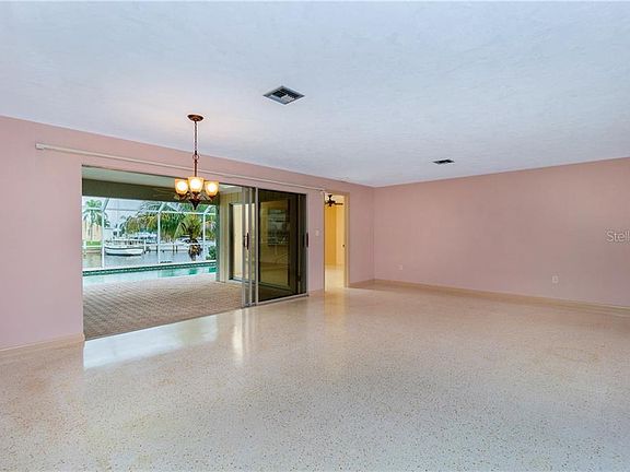 3rd image of 226 Venezia Ct