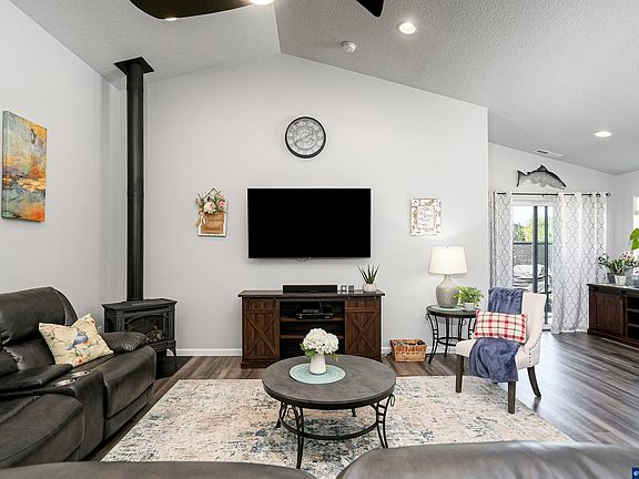 4th image of 2054 SE Academy St