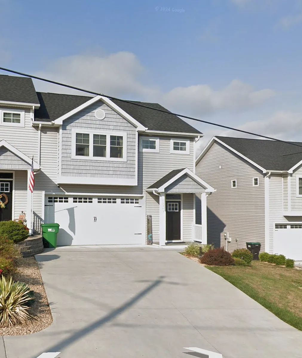 Building Photo - 15303 American Legion Dr