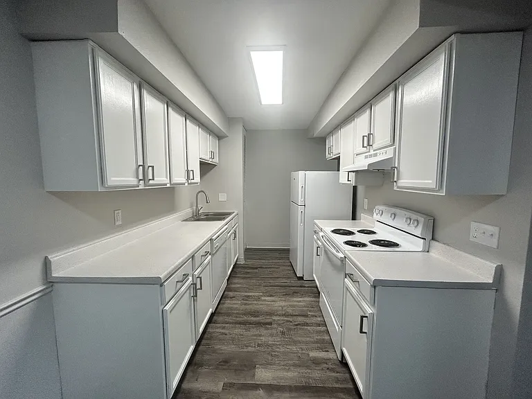Secor Flats — Photo 47
