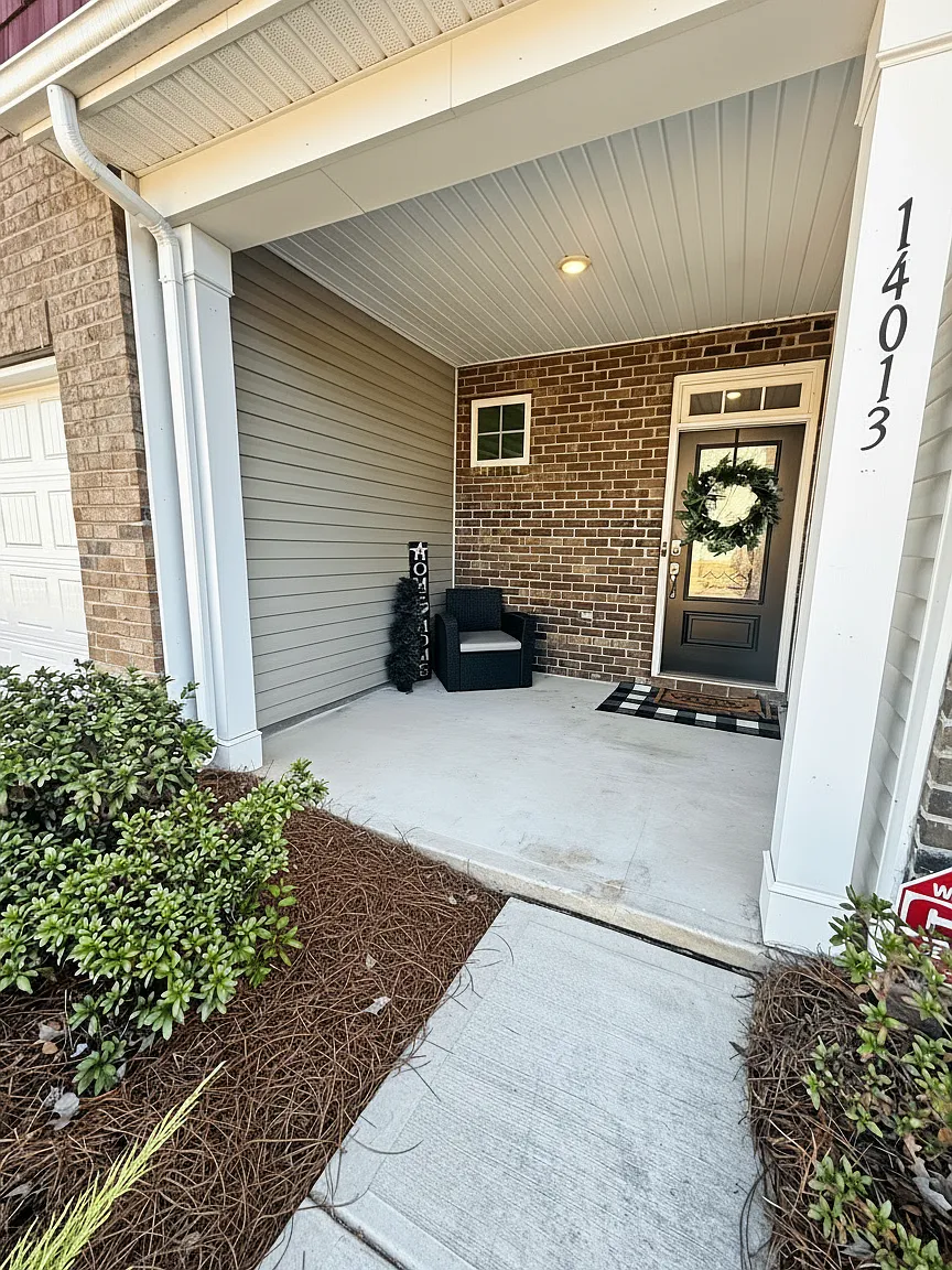 3 bed, 2.5 bath, 1696 sqft, $2,550 — Photo 2