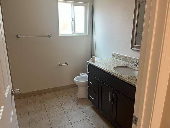4th image of 10710 Saticoy St