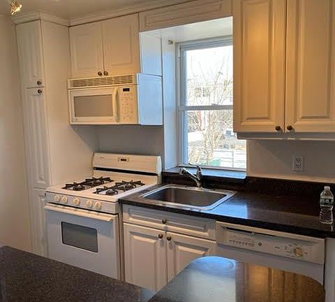 5th image of 247 Sands St #2