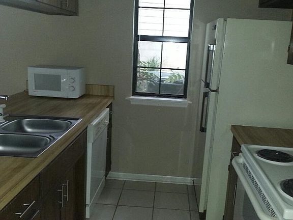3rd image of 3103 Oak Hammock Ct