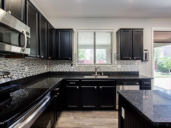2nd image of 1070 E Saddleback Pl